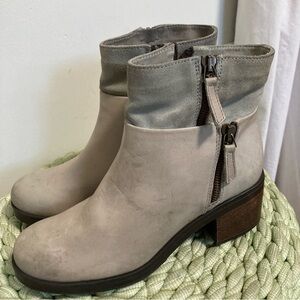 Manas Light Gray Leather/Suede Distressed Rustic Zip Up Chunky Heel Boots